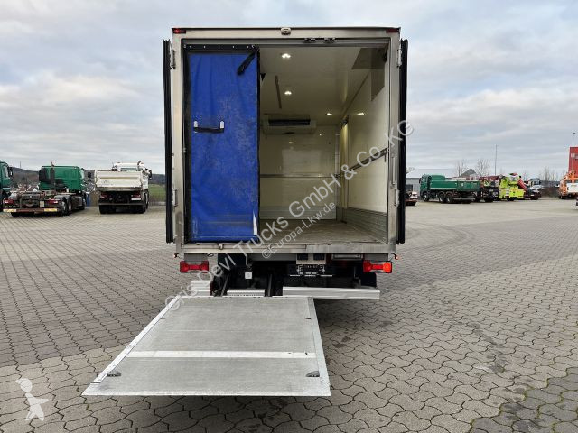 Camião Iveco 70C18 Tiefkühlkoffer mit Ladebordwand