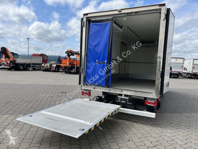 Camião Iveco 70C18 Kühlkoffer mit Ladebordwand...