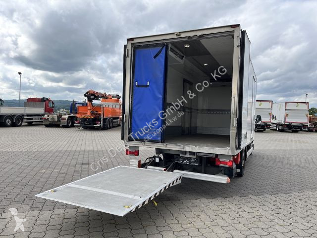 Camião Iveco 70C18 Kühlkoffer mit Ladebordwand...