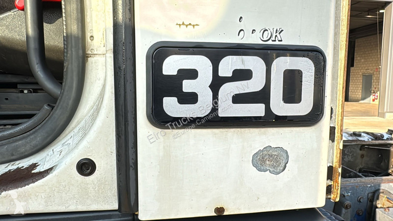 Camion Volvo - 320 (POMPE MANUELLE / BIG HUB /...