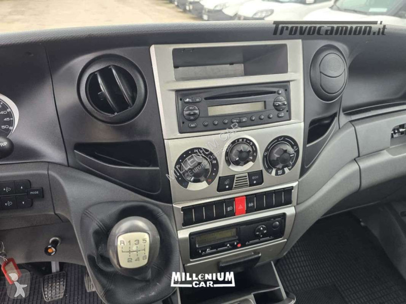 شاحنة Iveco 70C17 PASSO 3750 2011