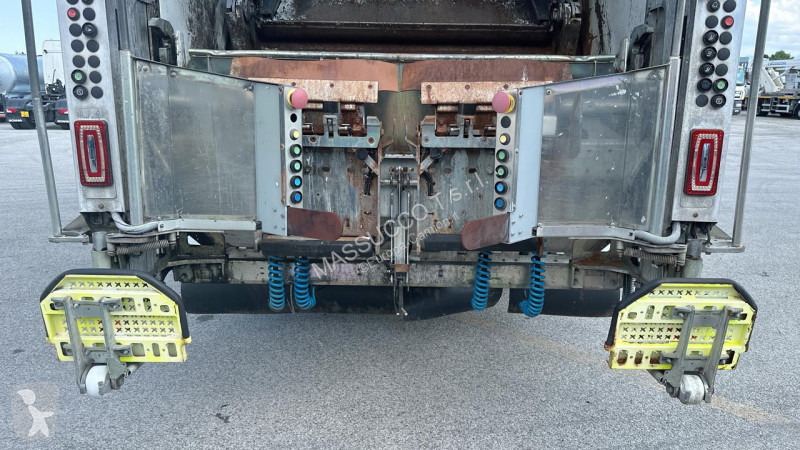 شاحنة Iveco 330 6X2