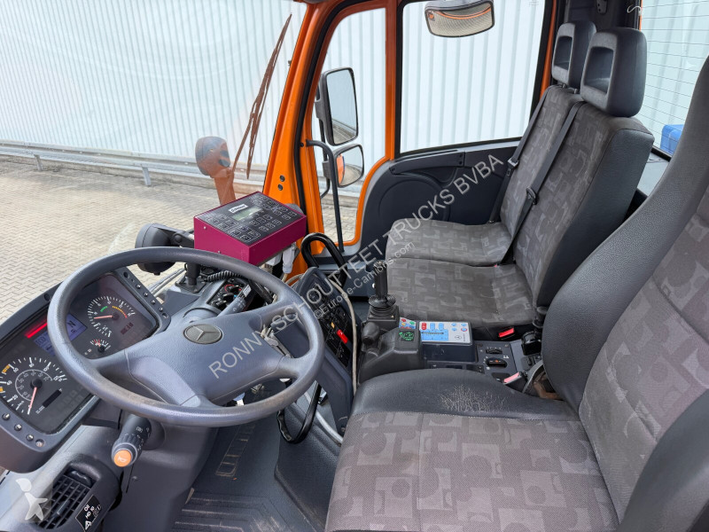 Engin de voirie Unimog U 300 4x4 U 300 405/10...