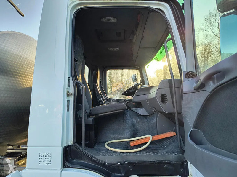Camion Mercedes 2536 15500L INSULATED INOX TANK...