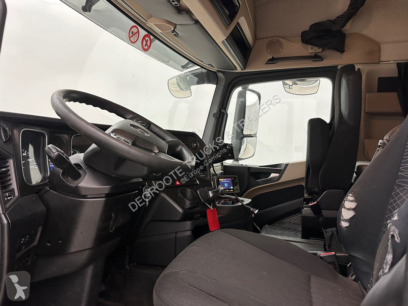 Mercedes 1832 truck