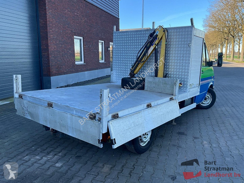 Lastbil Volkswagen open laadbak met HMF 152T2...