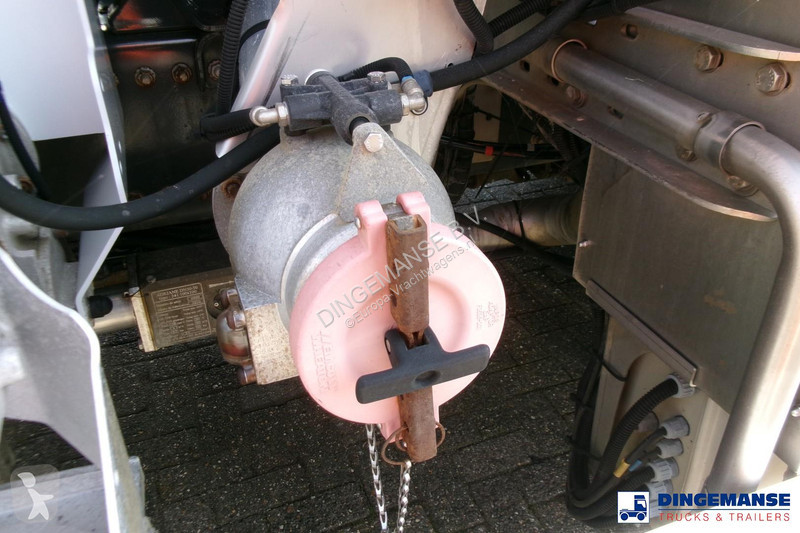 شاحنة Renault 270 4x2 fuel tank 13.7 m3 / 4 comp