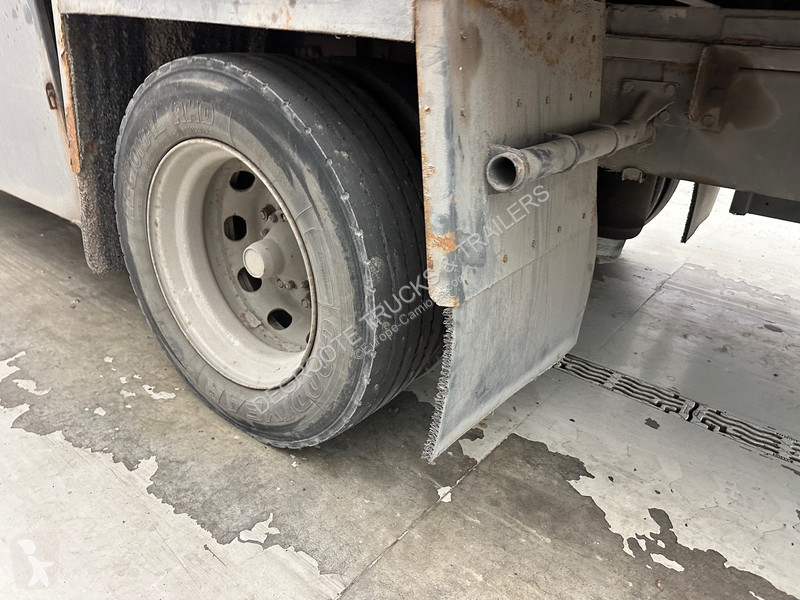 Nosič strojů Scania 94D.220