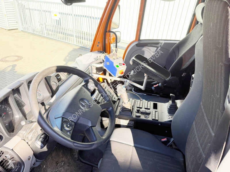 آلة لصيانة الطرق Unimog U 527 4x4 U 527 4x4,...