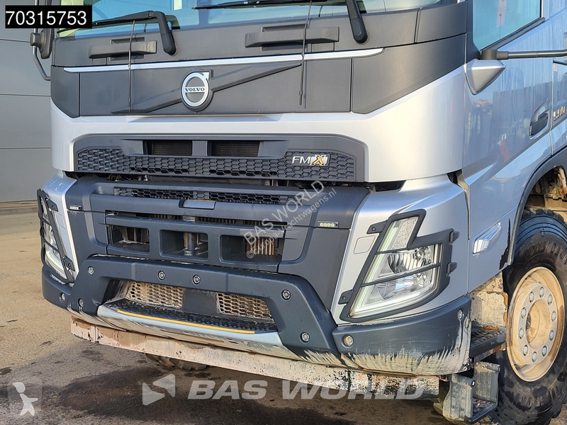 شاحنة Volvo 500  8X4 27m3 AJK Pusher 45Tons...