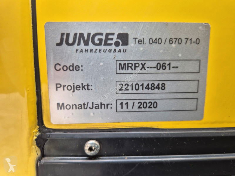 شاحنة Mercedes 816 4x2 Möbelkoffer 3 Sitze
