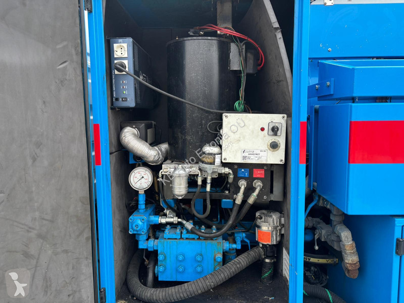 Mercedes 1323 4x2 J.Hvidtved Larsen tank 4000 l...