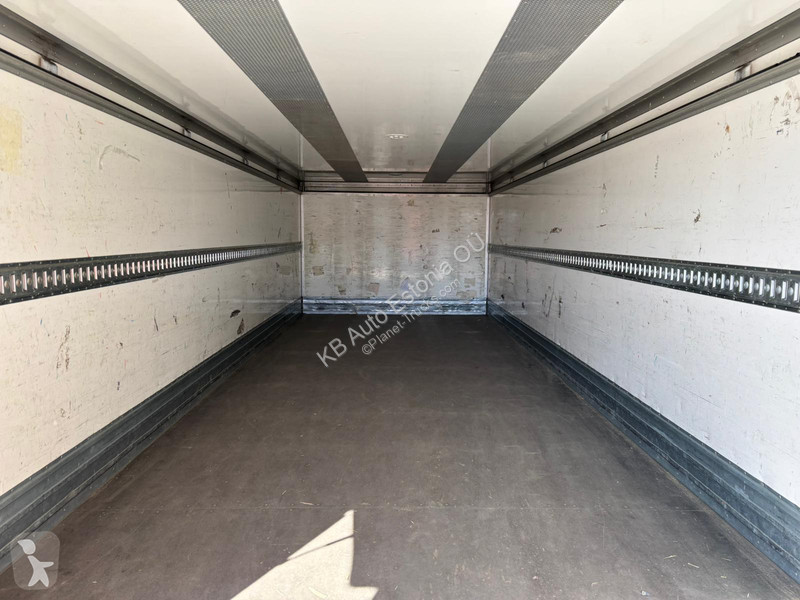 شاحنة Volvo 210 4x2 BOX L=7558 mm