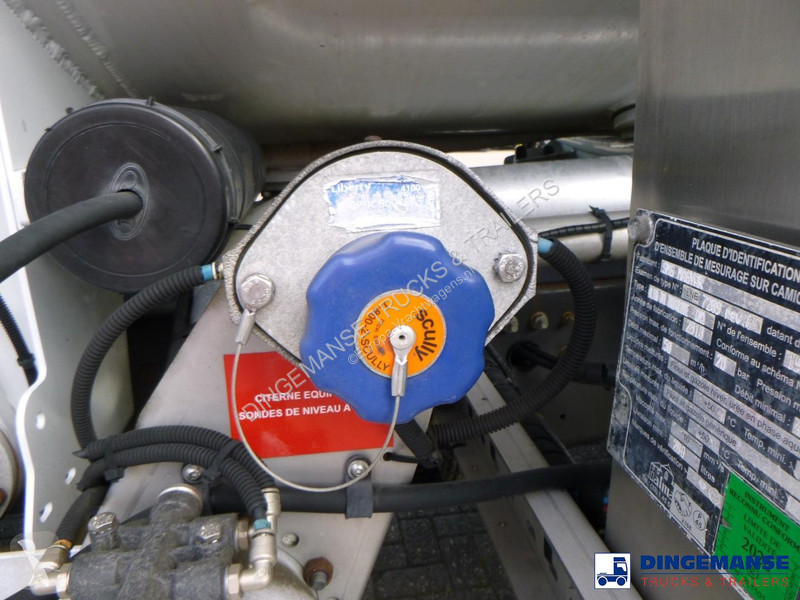 شاحنة Renault 270 4x2 fuel tank 13.3 m3 / 3 comp