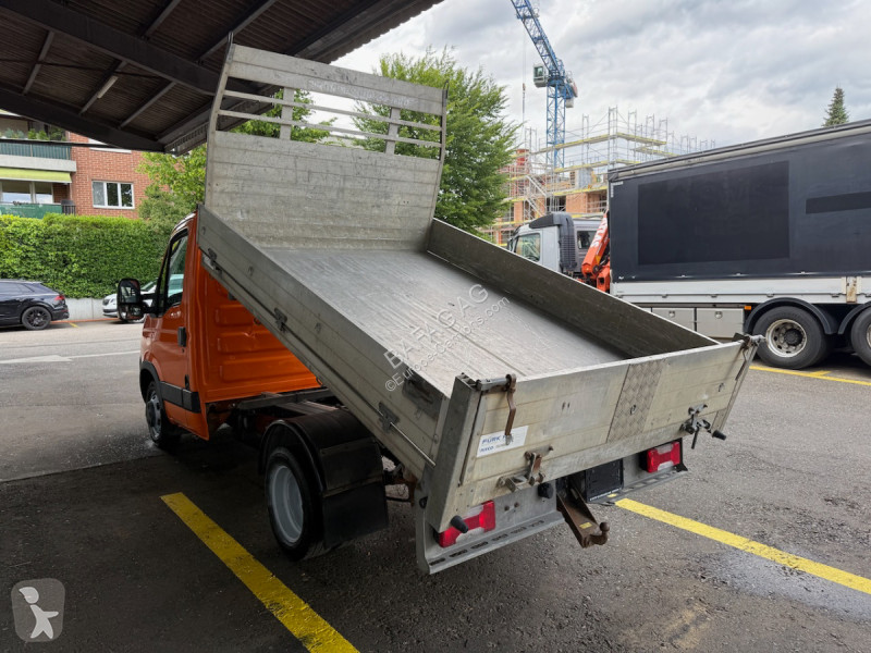 شاحنة Iveco 35c17 daily