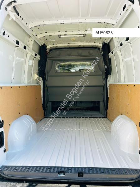 Samochód dostawczy Renault 2.3