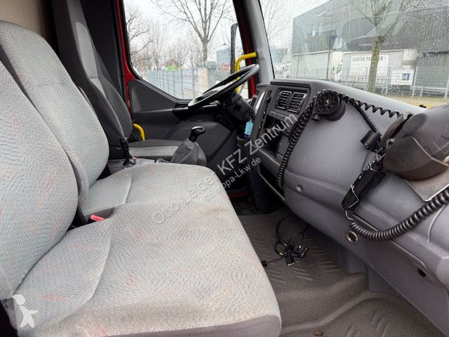 Vrachtwagen Renault M 180  STROM AEGAT  220 V