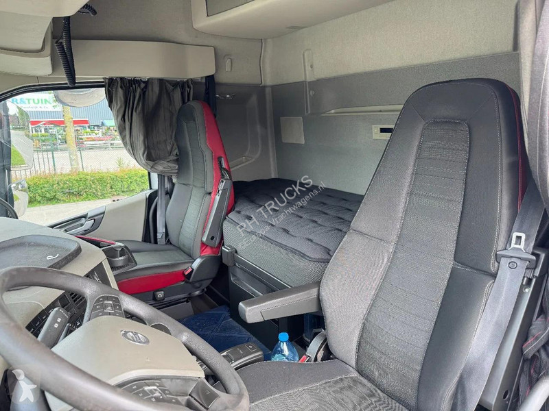 شاحنة Volvo 460 6X2 PALFINGER 23001 + REMOTE...