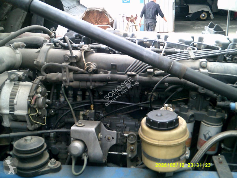 آلة لصيانة الطرق Renault 300.19