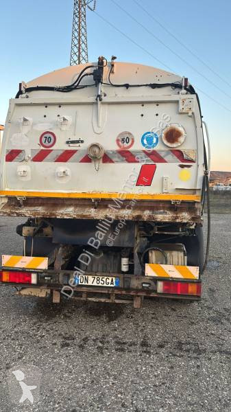آلة لصيانة الطرق Iveco