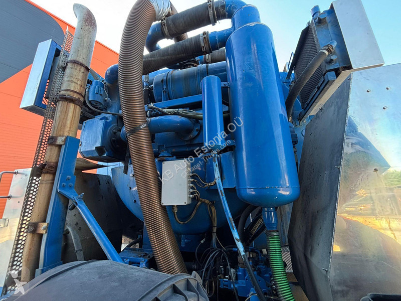 شاحنة Volvo 540 8x4*4 KORP&SON tank 9000 l +...