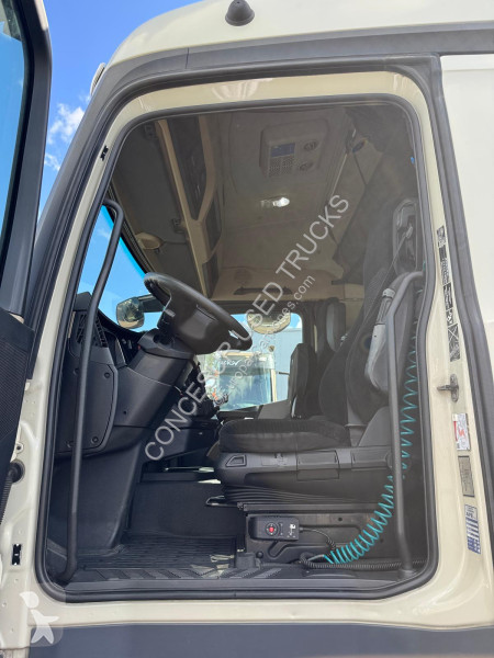 شاحنة Mercedes  2543 LS