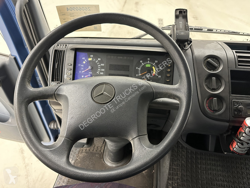 شاحنة Mercedes 818