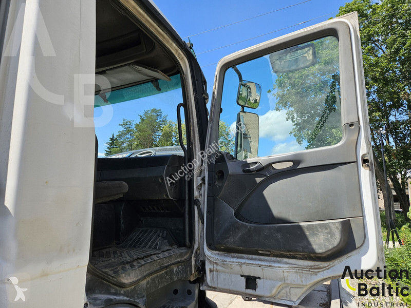 شاحنة Mercedes 1832