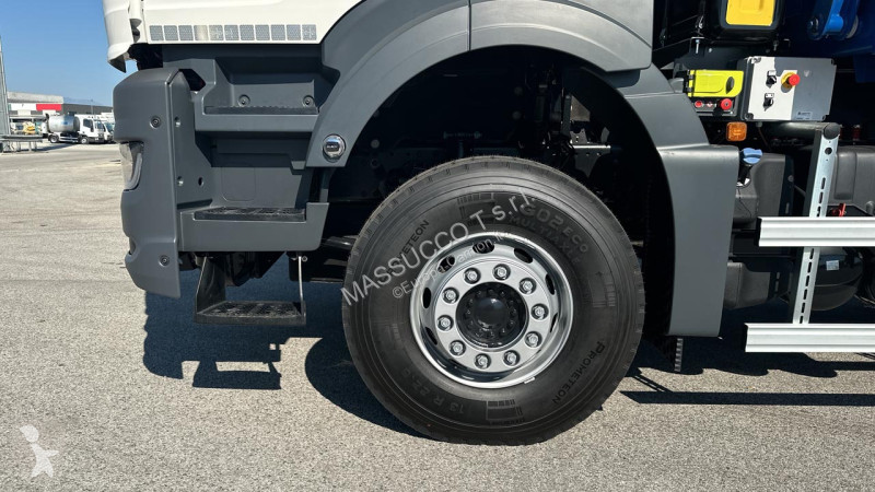 شاحنة MAN TGS 33.520 6x4