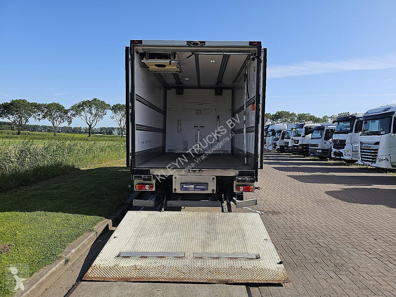 شاحنة Volvo 210.14 CARRIER TAILLIFT