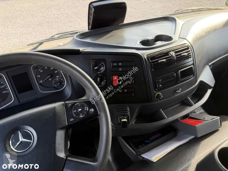 شاحنة Mercedes ATEGO CHŁODNIA SCHMITZ CARRIER...