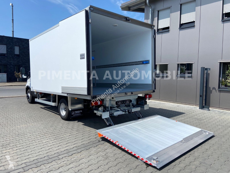 شاحنة Iveco 70C18A8P AUT LUF TK 2,46m BR LED...