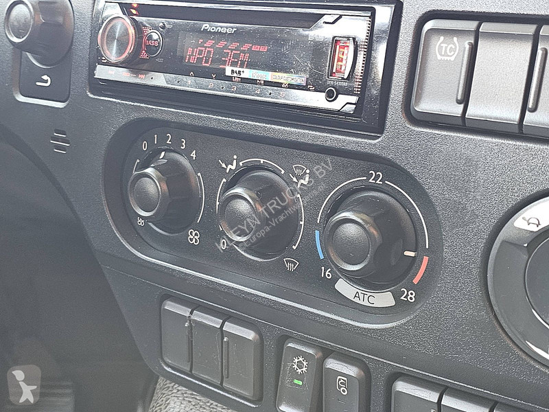 شاحنة DAF 400 TAILLIFT