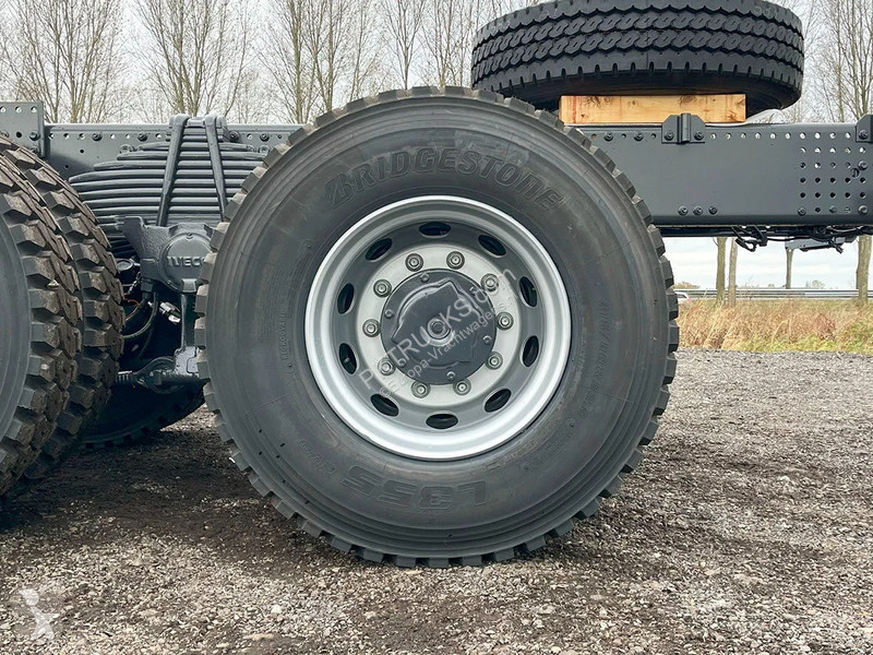 شاحنة Iveco AD380T43H-4500 AT Chassis Cabin (9...