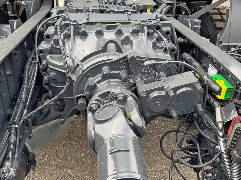 شاحنة Iveco AD190T43WH-4500 AT Chassis Cabin (8...