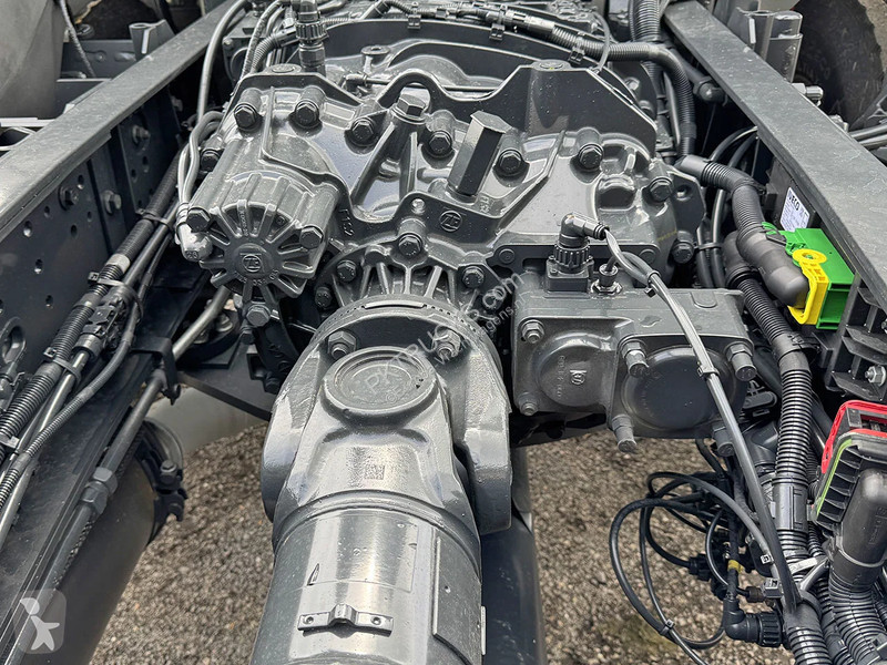 Lastbil Iveco AD380T47WH-3800 Chassis Cabin (13...