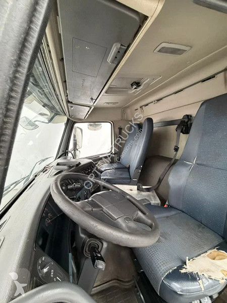 شاحنة Volvo 300 6x2