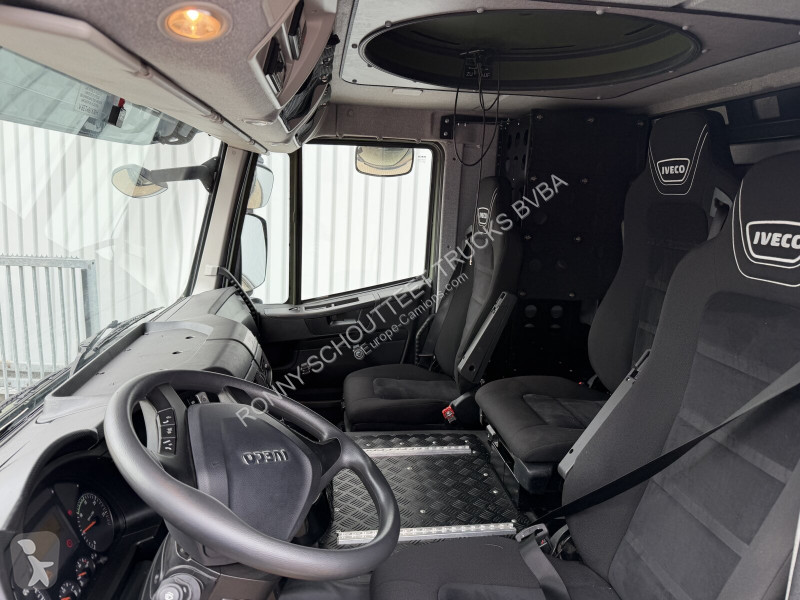 Kamion  AT380T45W 6x6 AT380T45W 6x6,...
