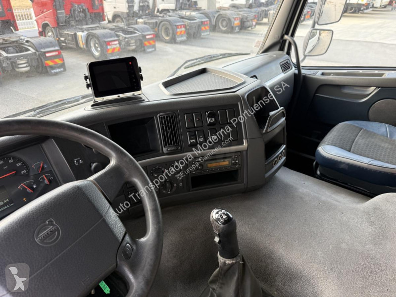 شاحنة Volvo 330