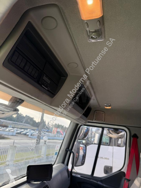 شاحنة Renault 320