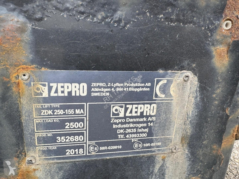 شاحنة Mercedes 1827 4X2 EURO 6 + ZEPRO 2500KG LIFT