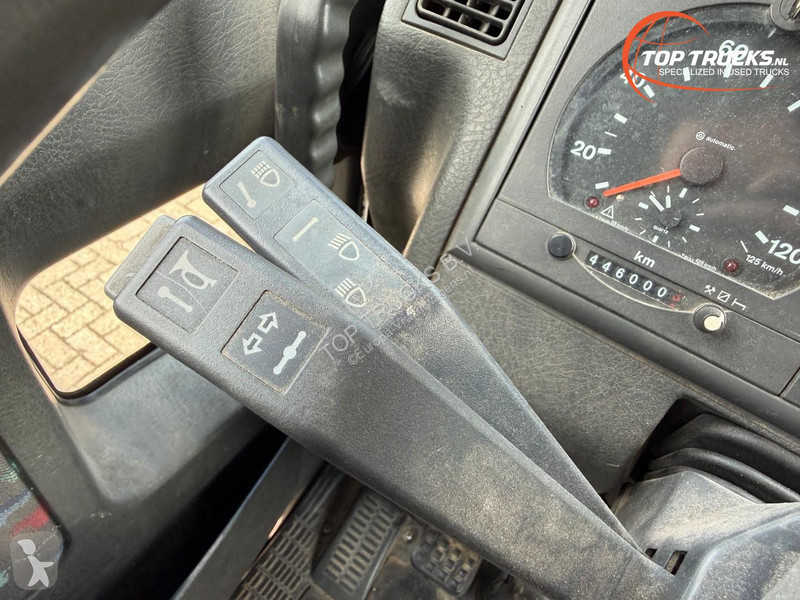 Camion Iveco 180 E28 Box truck - Tail lift - D...