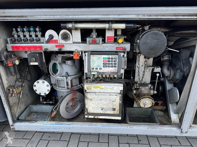 Vrachtwagen MAN 26.313, Fuel, 5 compartments,...