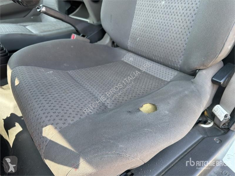 Camión Nissan 35 - 11