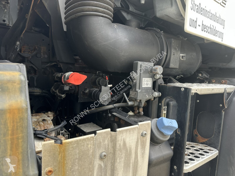 Útfenntartó-és-karbantartógép Unimog U 423 4x4...
