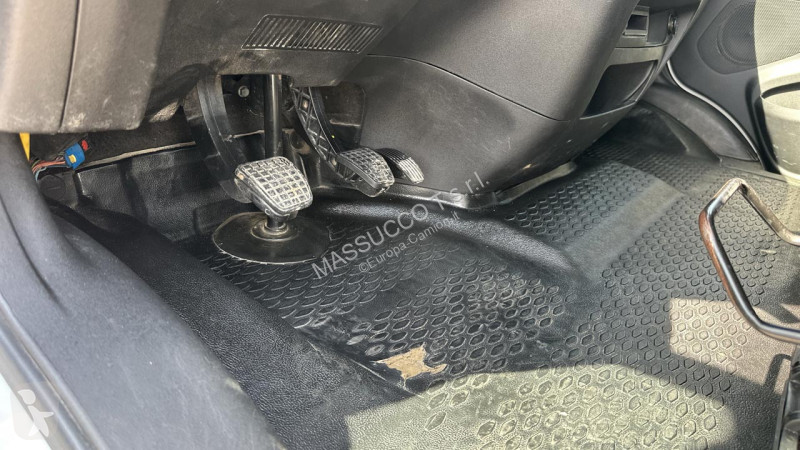 Camión Iveco DAILY 35-140 4x2