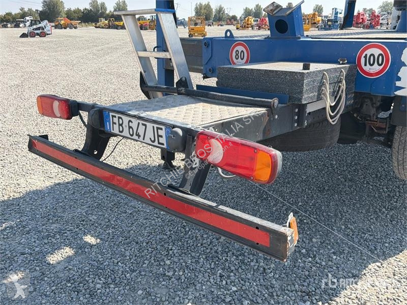 Mitsubishi Fuso truck