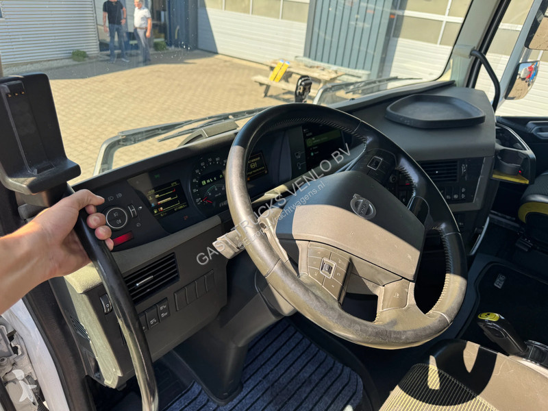 Camión Volvo 16750 6x2 Retarder Globetrotter WB...