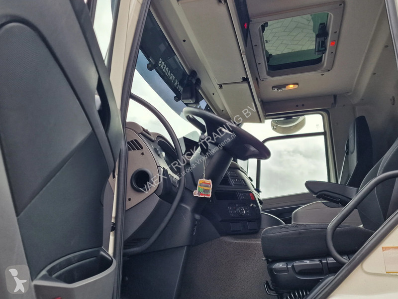 Вантажівка DAF 300 4x2 - Box - Low KM - Full...