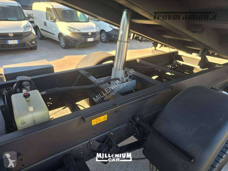 Camión Iveco 35-12 RIBALTABILE TRILATERALE 2017